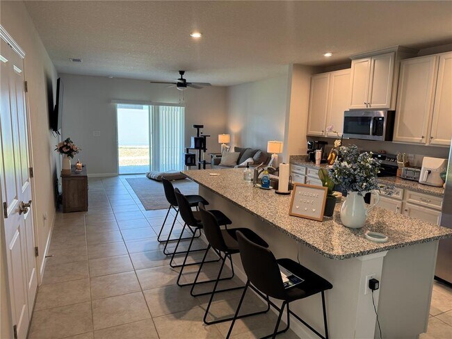 Building Photo - 461 Voltaire Dr