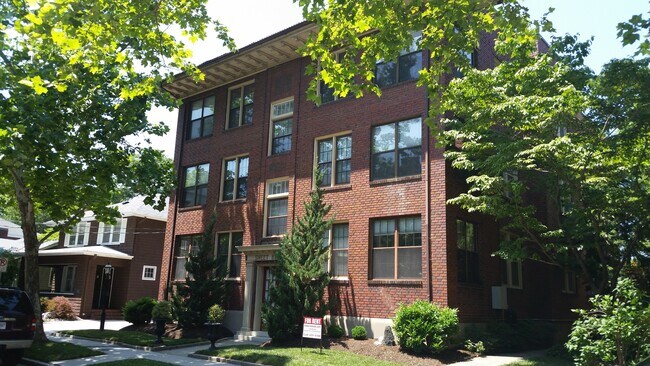 Building Photo - 912 Brandon Ave