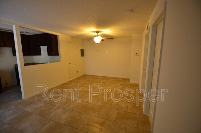 Building Photo - 810 Eresken Ave