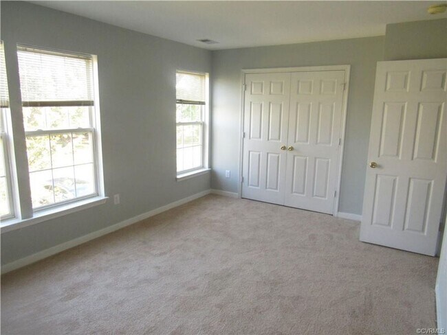 Building Photo - Perfect townhome for rent!