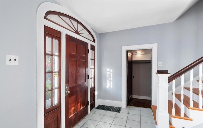 Foto del edificio - 2420 Simpson Ave