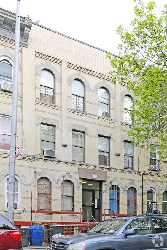 Primary Photo - 1327 Hancock St