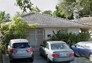 Building Photo - 2018 SW 58th Ct