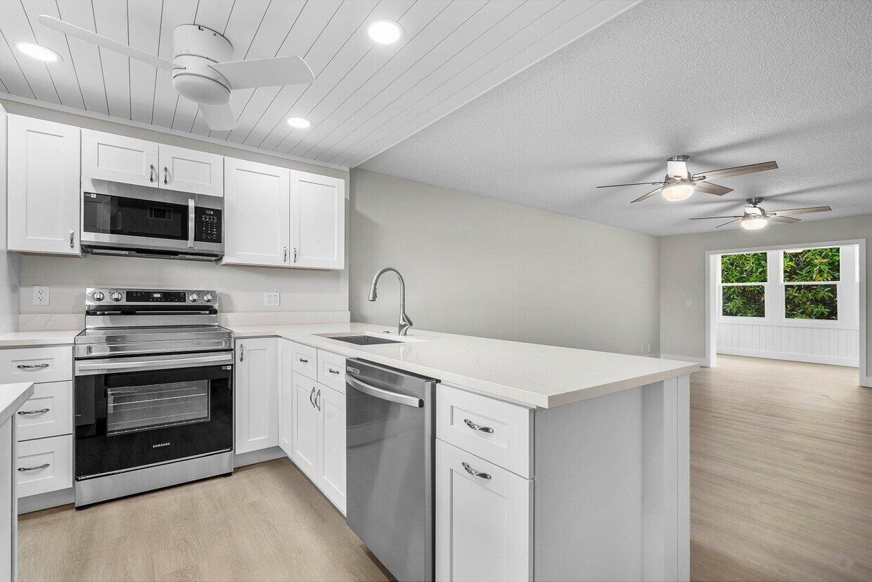 Primary Photo - 2601 NE 3rd Ct