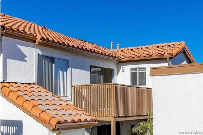 Building Photo - 874 S Rancho Santa Fe Rd