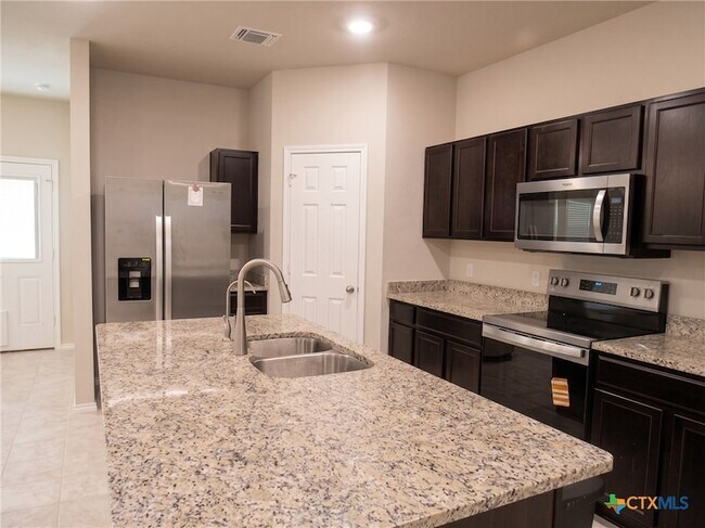 Foto del edificio - 1210 Lindsey Dr