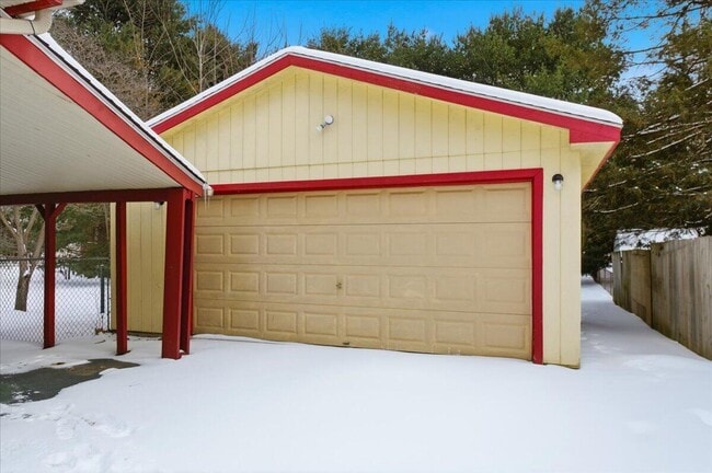 Building Photo - 6891 Somerset Dr