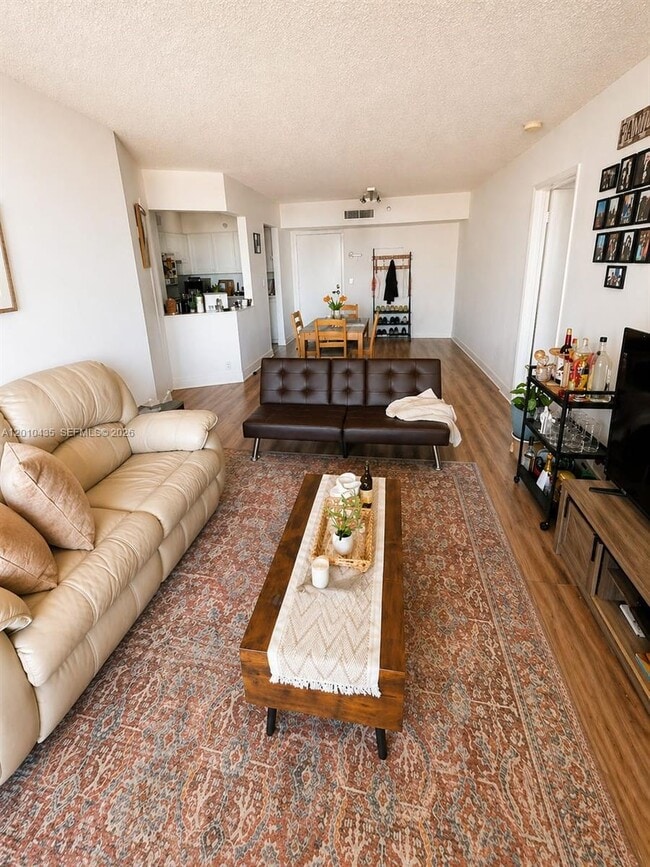 Foto del edificio - 3300 NE 191st St