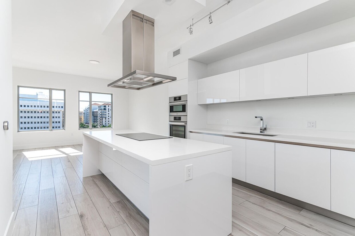 Kitchen - 155 E Boca Raton Rd