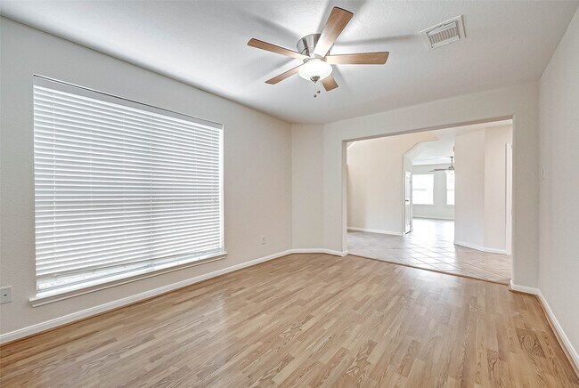 Foto del edificio - 5127 Birch Manor Ln
