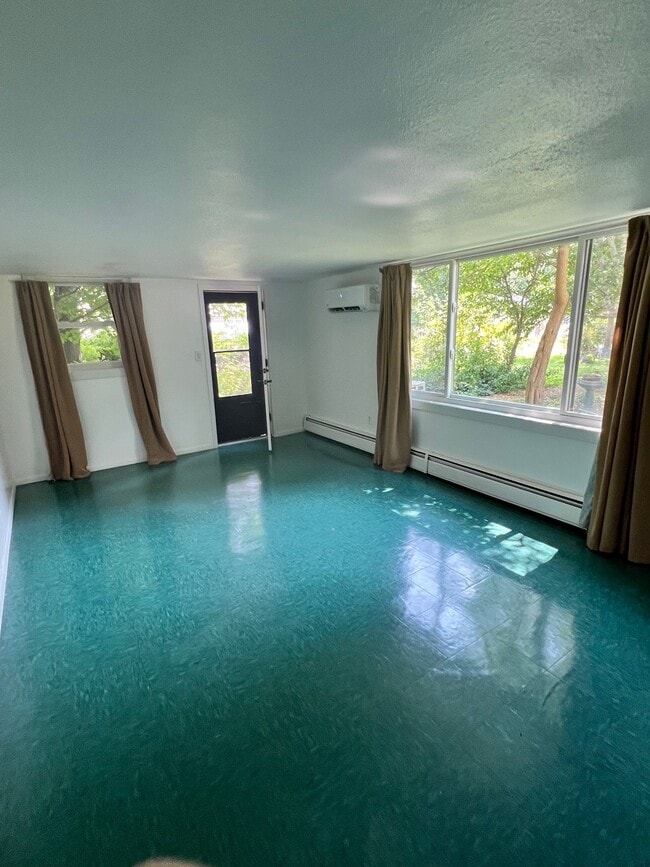 Building Photo - 401 Highland Ave W