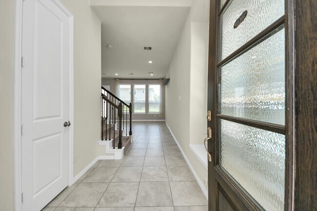 Building Photo - 1715 Ryon Falls Dr