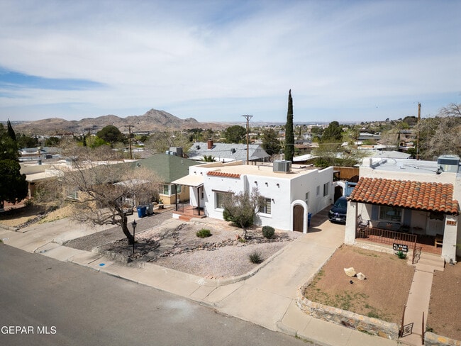Building Photo - 1211 Mesita Dr