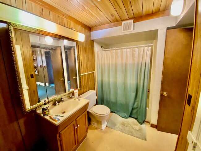 Foto del edificio - 225 Jones Ave