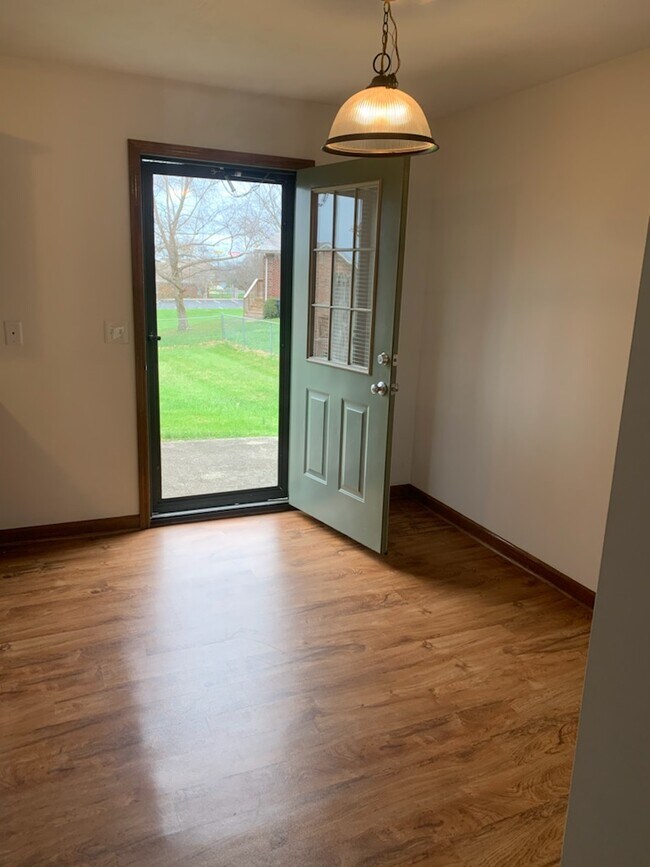 Building Photo - 303 Remington Ct