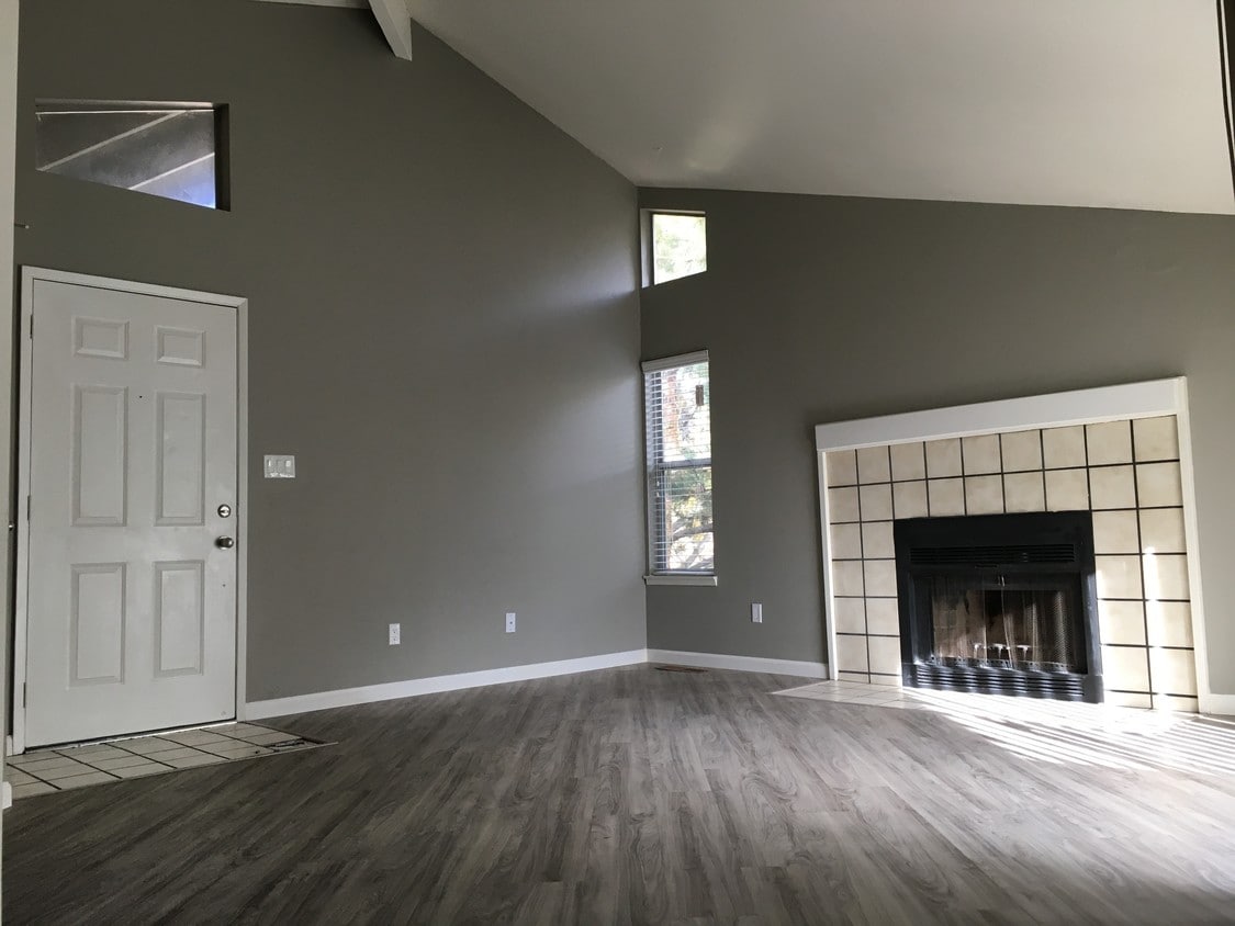 Entrance - 1400 Coupler Way