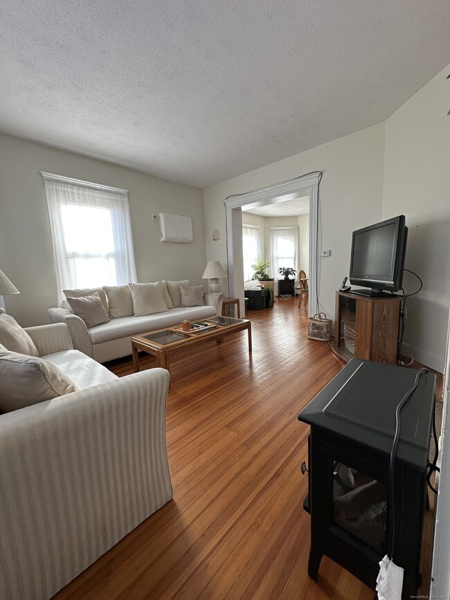 Building Photo - 220 Elliott Ave