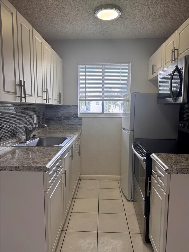 Foto del edificio - 2150 Madison St