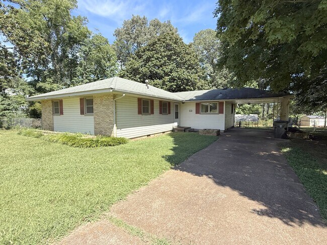 Building Photo - 1012 Strong St