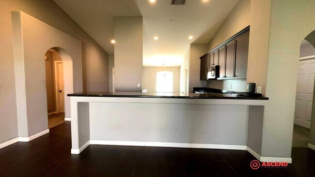 Foto del edificio - 3 Bedroom Home In Northwest Bakersfield!