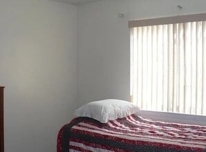 Building Photo - 12708 Tomlinson Dr SE