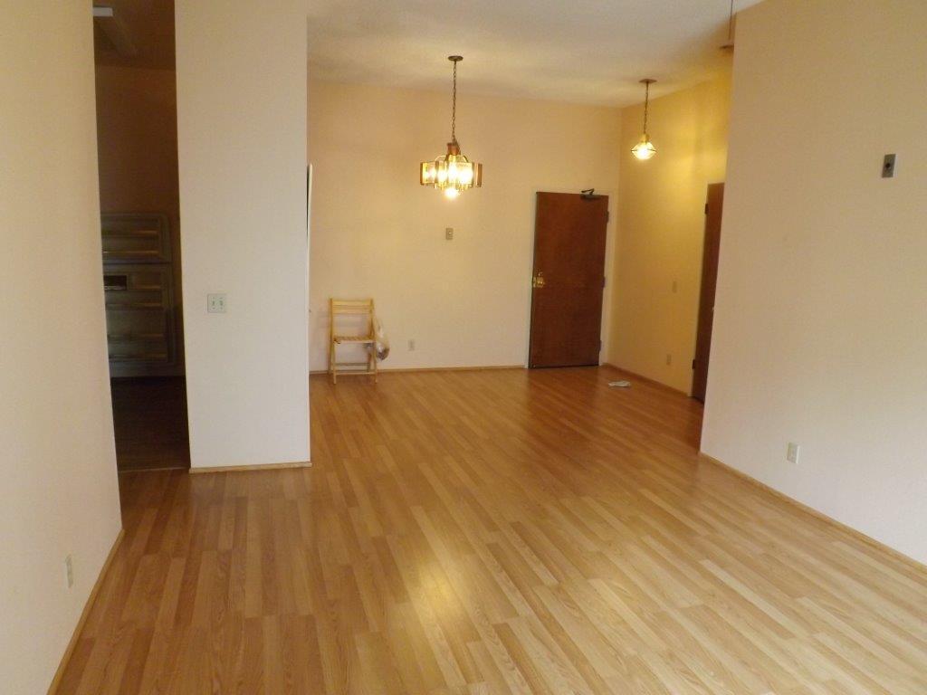 Foto principal - 8324 Regents Rd