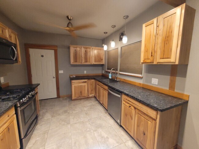 Foto del edificio - ALL UTILITIES INCLUDED - Country Home in t...