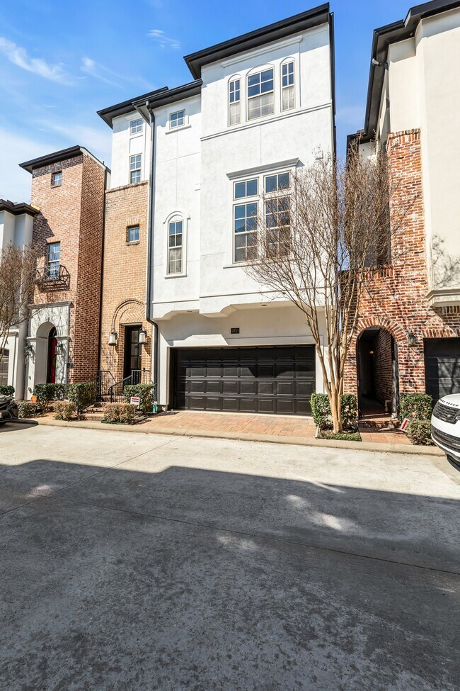 Foto del edificio - 2711 Arabelle Grove