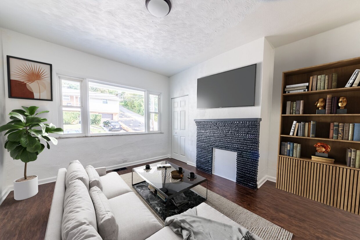 Primary Photo - AVAILABLE NOW - Completely updated 3 bedro...