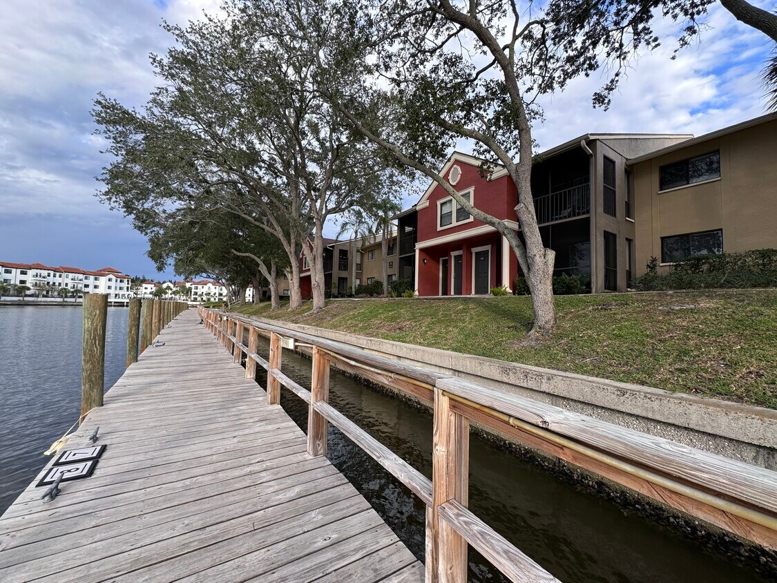 Foto principal - 5690 Baywater Dr