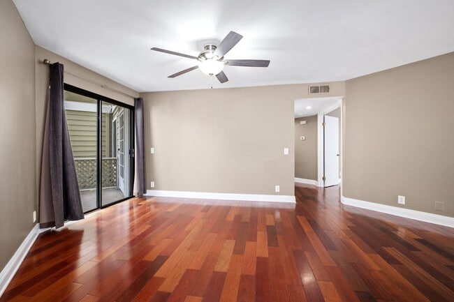 Foto del edificio - 7 Oak Spring Ln