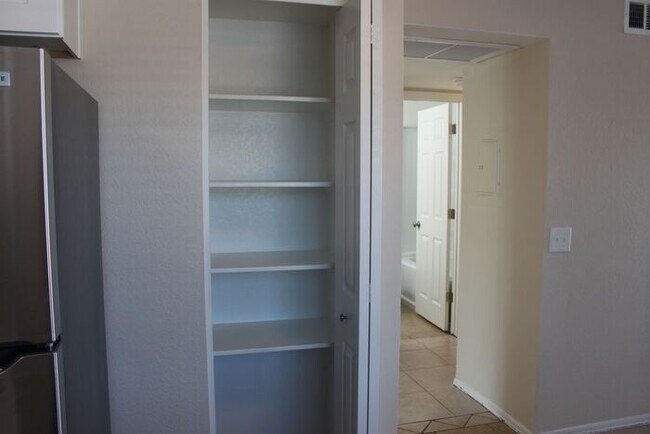 Building Photo - Great Mesa Location!