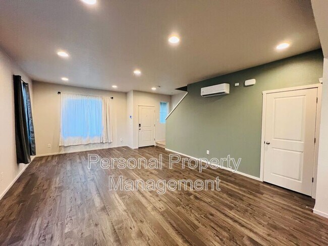 Foto del edificio - 2037 NE 4 Seasons Ln