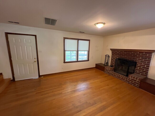 Foto del edificio - 7403 Shady Grove Rd