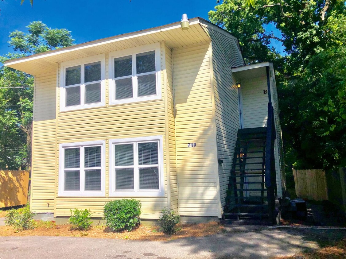Primary Photo - $885 - 2 Bed/1 Bath apartment for rent in ...