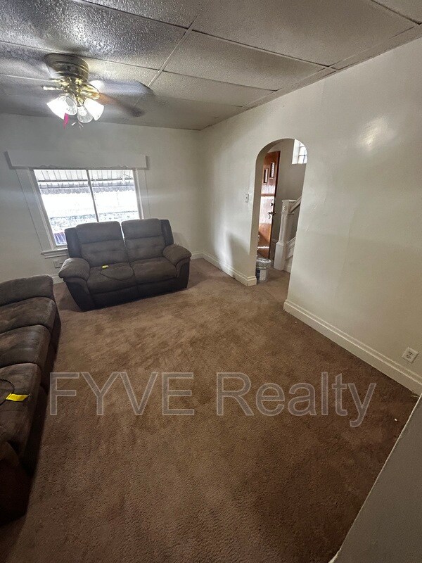 Foto del edificio - 458 Airbrake Ave