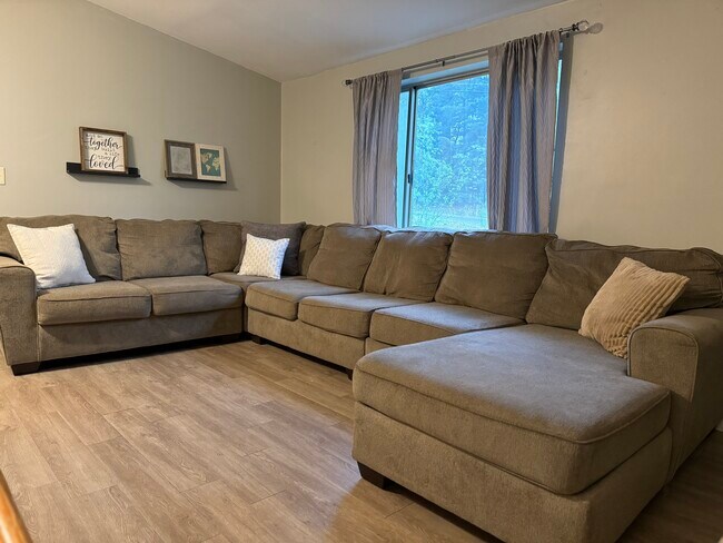 Foto del edificio - 4304 Bradley Dr