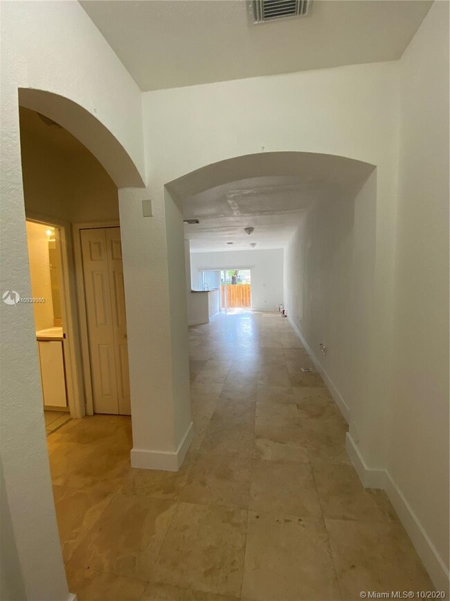 Building Photo - 10760 NW 82nd Ter 2-7 Doral Fl 33178