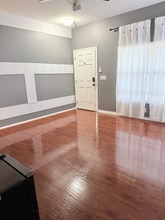 Building Photo - 305 E Hanlon St