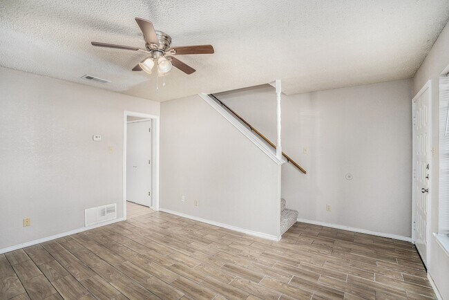 Building Photo - 3301 Aurora St