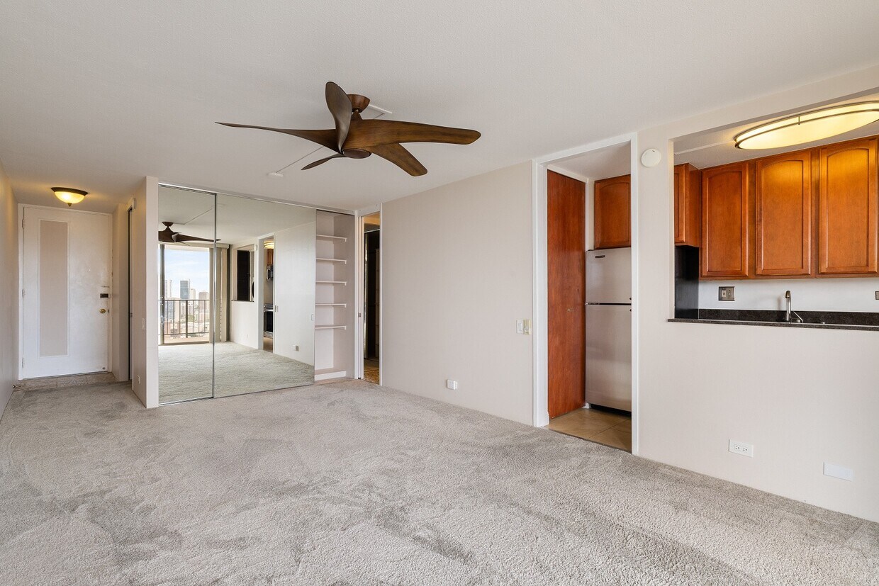Foto principal - 1 Bed 1 Bath 1 Parking Condo in Makiki