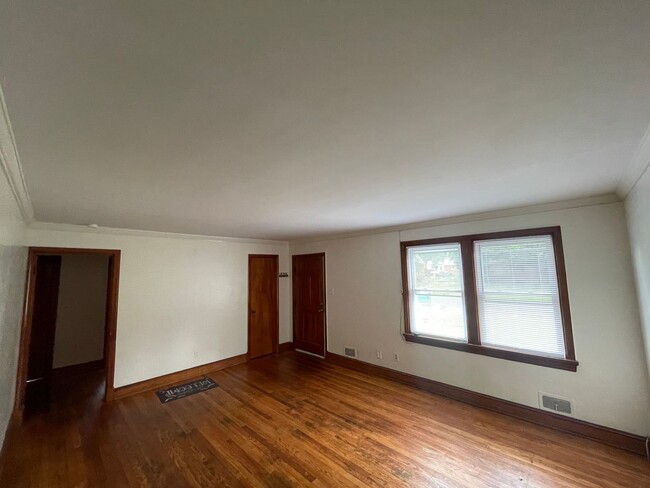 Building Photo - 11 Beauregard Avenue