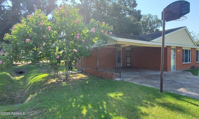 Building Photo - 122 Notre Dame Dr