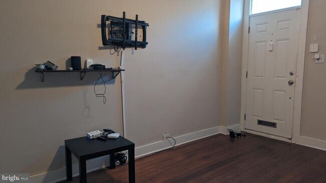 Building Photo - 124 W Hamburg St