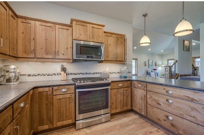 Building Photo - 889 E Maroon Creek Dr