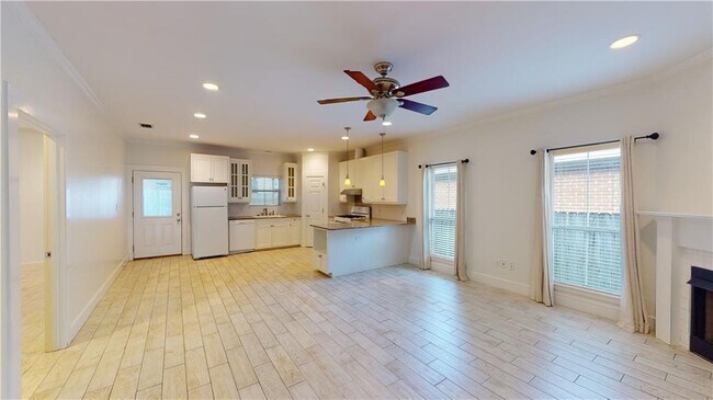 Building Photo - 6052 Magnolia Pl E