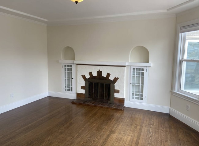 Photo - Top Floor Remodeled 2BD/1BA Flat Available Now! House