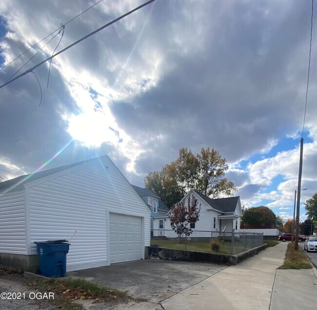 Building Photo - 1801 S Jackson Ave