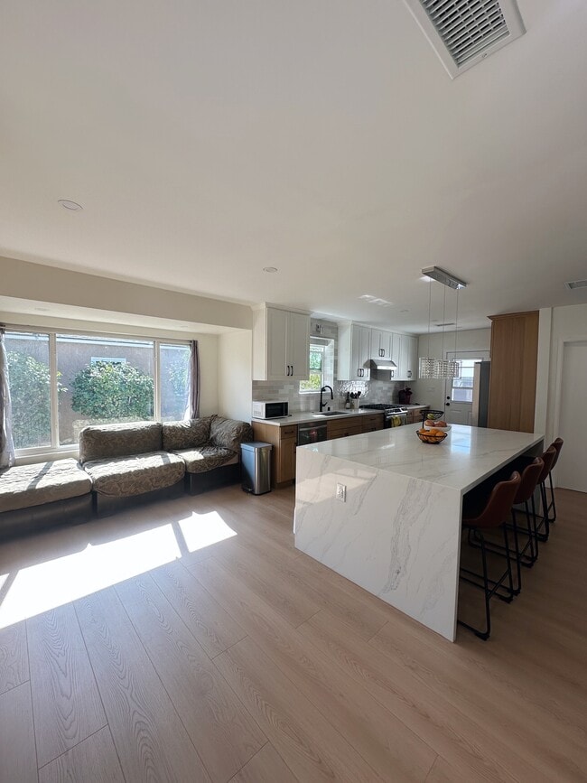 Building Photo - 345 N Broadmoor Ave