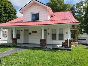 Building Photo - 308 N Green St